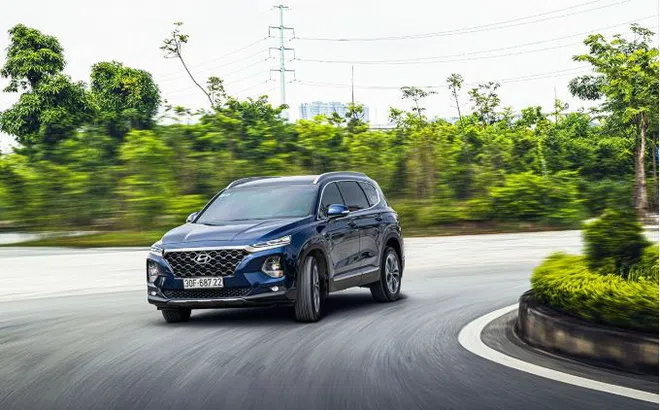 Hyundai Santa Fe giảm giá mạnh tại đại lý, đẩy nhanh hàng tồn kho
