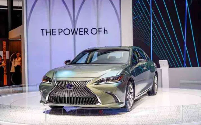 Giá lăn bánh xe Lexus ES 2020: Thấp nhất là 2,834 tỷ đồng