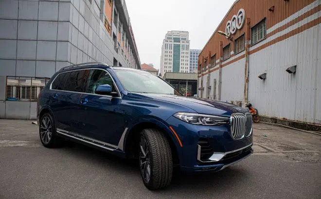 Cận cảnh xe BMW X7 2020 tại Việt Nam, xe nhập tư nhân rẻ hơn chính hãng