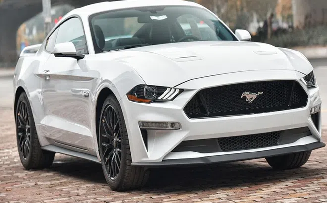 Ford Mustang giá bao nhiêu, soi giá "siêu ngựa" các đại gia Việt