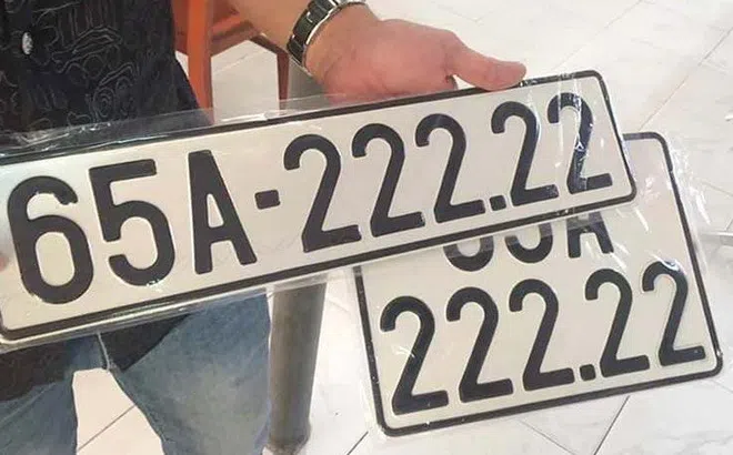 Mitsubishi Xpander đội giá gần gấp 3 nhờ bốc được biển ngũ quý