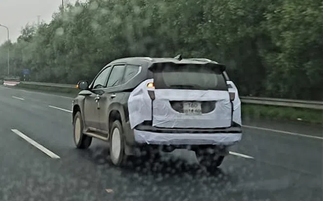 Mitsubishi Pajero Sport 2020 bất ngờ lộ diện thực tế, sắp trình làng Việt Nam