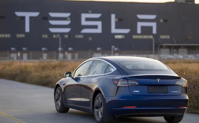 Tesla âm thầm kích hoạt bộ máy sản xuất bất chấp nguy cơ lây nhiễm corona