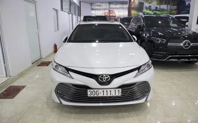 Bất ngờ xuất hiện Toyota Camry 2020 biển ngũ quý 1 tại Việt Nam