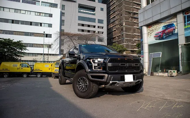 Ảnh chi tiết xe Ford F-150 Raptor Black Edition 2020 tại Việt Nam