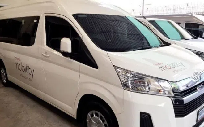 Tặng dịch vụ chạy Toyota Hiace miễn phí, hỗ trợ nhân viên y tế chống Covid-19