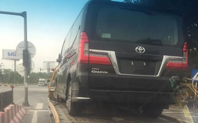 Toyota Granvia 2020 bất ngờ xuất hiện tại Việt Nam, liệu có thêm MPV cỡ lớn đấu Kia Sedona?