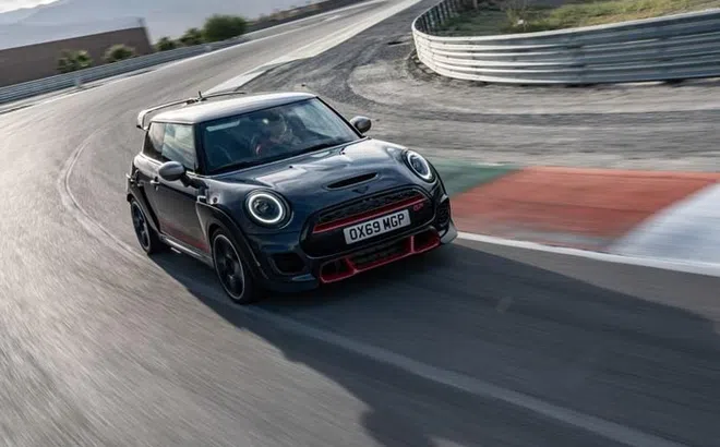MINI John Cooper Works GP chào giá hơn 3 tỷ đồng