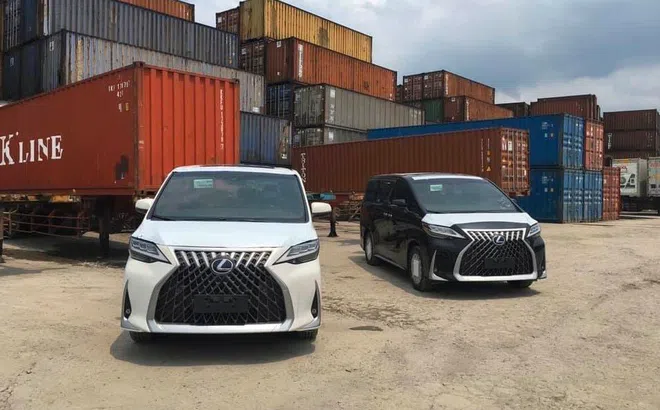 Khui công bộ đôi Lexus LM 300h 7 chỗ đầu tiên tại Việt Nam