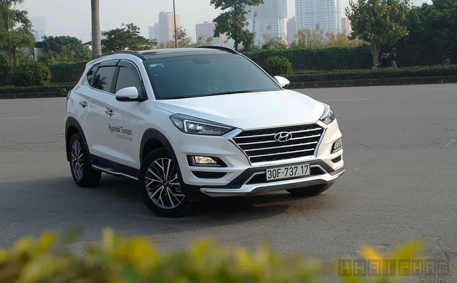 Hyundai Tucson "xả hàng" tại đại lý, giá bằng xe sedan hạng C