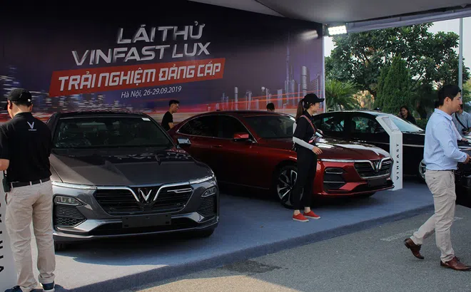 Xe VinFast trở về giá bán cũ, tăng 100 triệu đồng so với tháng trước