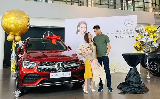 Bảo Thanh - Diễn viên "Về nhà đi con" sắm Mercedes-Benz GLC 2020 màu đỏ nổi bật