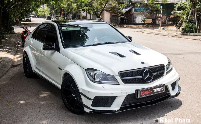 Hơn 2 tháng thi công, Mercedes-Benz C 300 đời "ơ kìa" biến thành xe thể thao cực ngầu