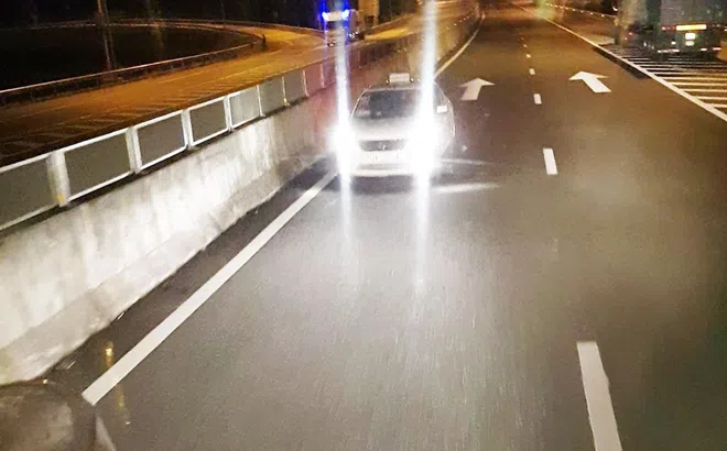 Video: Rùng mình cảnh taxi chạy ngược chiều trên cao tốc Đà Nẵng - Quảng Ngãi