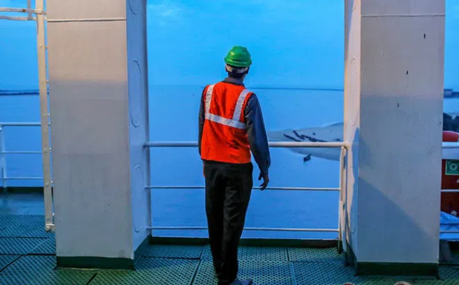 Thủy thủ tàu chở hàng mắc kẹt trên biển