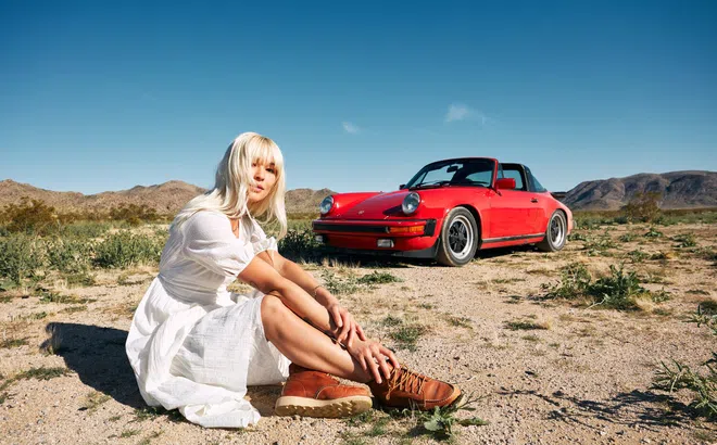 Người đẹp và siêu xe Porsche 911 Targa cổ điển