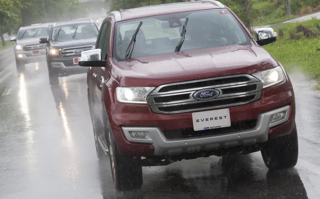 10 mẹo lái xe an toàn trong thời tiết mưa gió