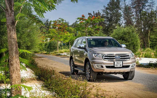 Ford Everest giảm giá kỷ lục tại đại lý, cao nhất 200 triệu đồng