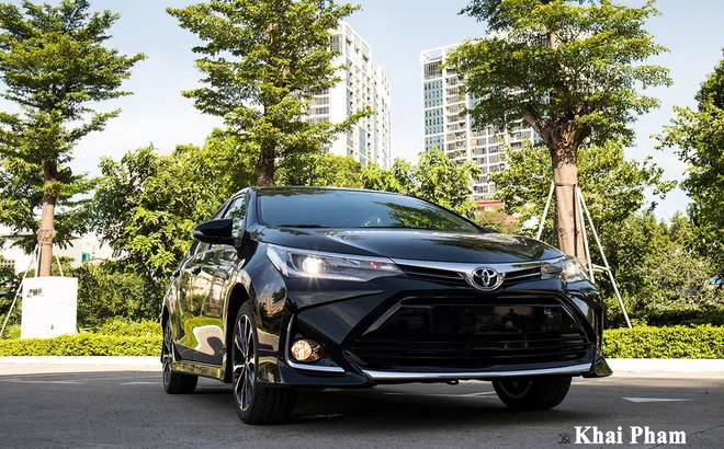 Toyota Corolla Altis 2020 về đại lý: Thêm trang bị, giảm giá bán quyết đấu Mazda 3 