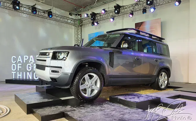 Land Rover Defender 2020 chào giá từ 3,85 tỷ đồng tại Việt Nam.