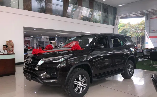 Giá lăn bánh Toyota Fortuner 2021 giảm hàng chục triệu