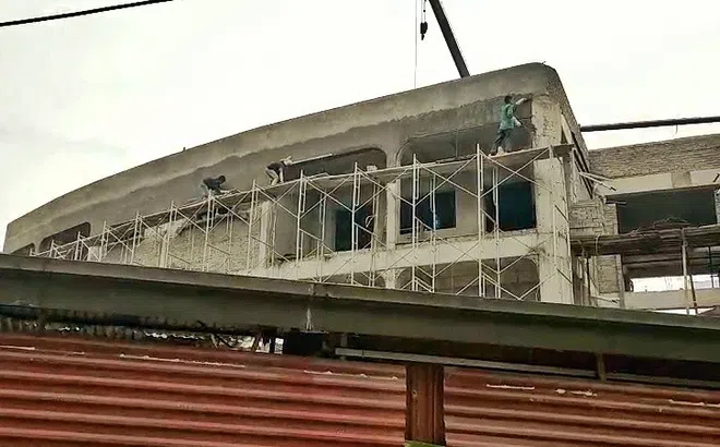 Mất an toàn lao động tại công trường xây dựng trường học