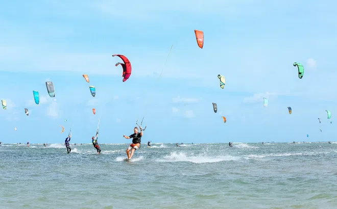 Mãn nhãn đại tiệc lướt ván diều quốc tế Sailing Bay Ninh Chữ 2022