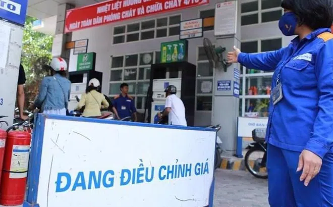 Quỹ bình ổn giá xăng dầu có thực sự “bình ổn”?