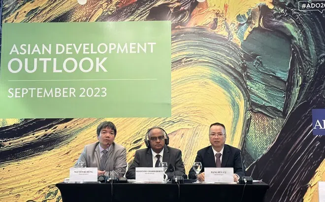 ADB: Tăng trưởng kinh tế Việt Nam chậm do nhu cầu bên ngoài suy yếu