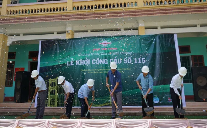 Công ty Nhựa Tiền Phong tặng cây cầu thứ 115 cho người dân nghèo tỉnh Hòa Bình
