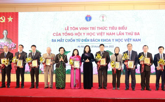 Tôn vinh 61 trí thức tiêu biểu của Tổng hội Y học Việt Nam