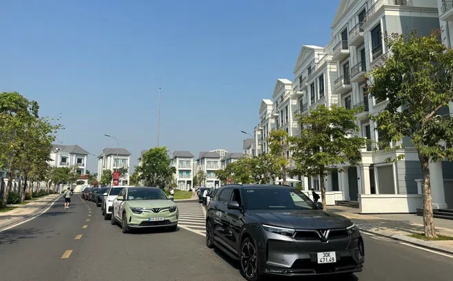 Rẻ hơn taxi, tiện hơn xe buýt: Xe điện VinFast “gây sốt” với chính sách “khủng”