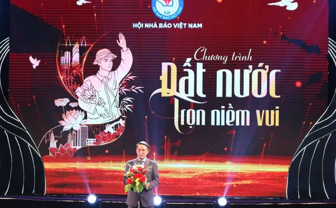 Ca ngợi tình yêu quê hương, đất nước và niềm tự hào dân tộc trong mỗi người con đất Việt