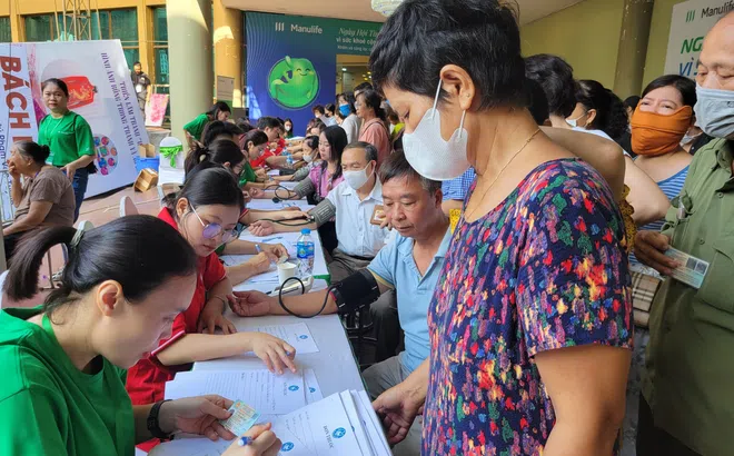 1.000 người dân tại Hà Nội được khám và sàng lọc các bệnh lý về tiêu hoá