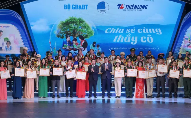 “Chia sẻ cùng thầy cô” năm 2024: Vinh danh 60 thầy cô giáo tiêu biểu trên mọi miền Tổ quốc