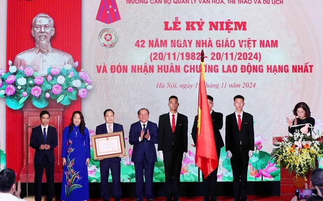 Trường Cán bộ quản lý Văn hoá, Thể thao và Du lịch đón nhận Huân chương Lao động hạng Nhất