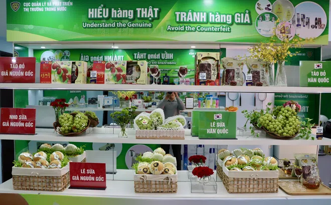 “Hiểu hàng thật – Tránh hàng giả”: Hơn 500 sản phẩm thật – giả trưng bày tại Hà Nội
