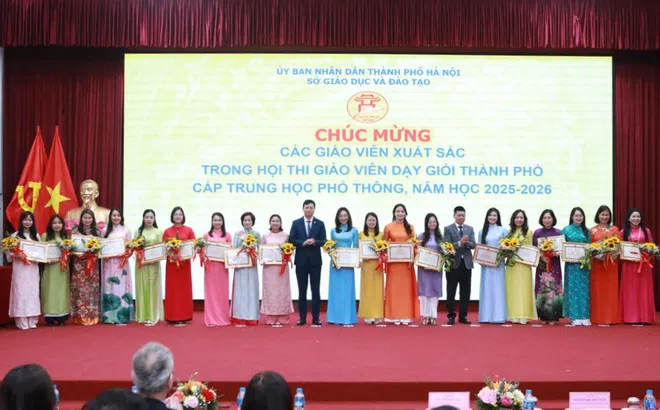 Hà Nội trao thưởng 95 giáo viên dạy giỏi cấp trung học phổ thông năm học 2025 – 2026