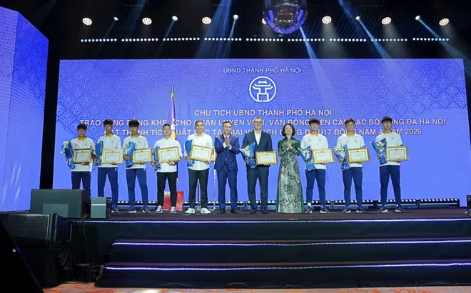 CLB Bóng đá Hà Nội kỷ niệm 20 năm thành lập và đón nhận Huân chương lao động hạng Nhì