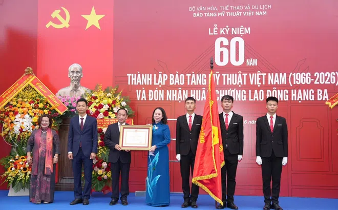 Bảo tàng Mỹ thuật Việt Nam đón nhận Huân chương Lao động hạng Ba