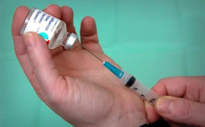 Kháng thể ở người tiêm vắc xin cao gấp 3 lần so với người từng mắc COVID-19