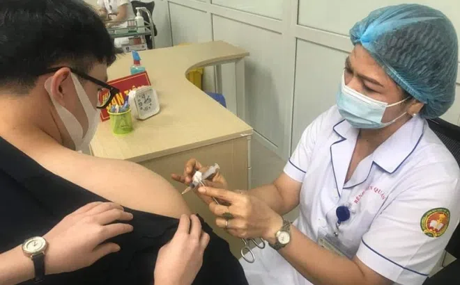 Ngày 27/7, có 230 người tiêm thử nghiệm vắc xin phòng COVID-19 Nano Covax mũi 2 giai đoạn 3