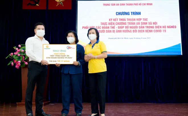 Tập đoàn Hưng Thịnh trao tặng 10 tỷ đồng cho chương trình "Vòng tay Việt - Sài Gòn"