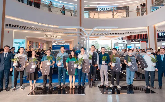 VinFast chính thức bàn giao xe VF 5 Plus cho khách hàng