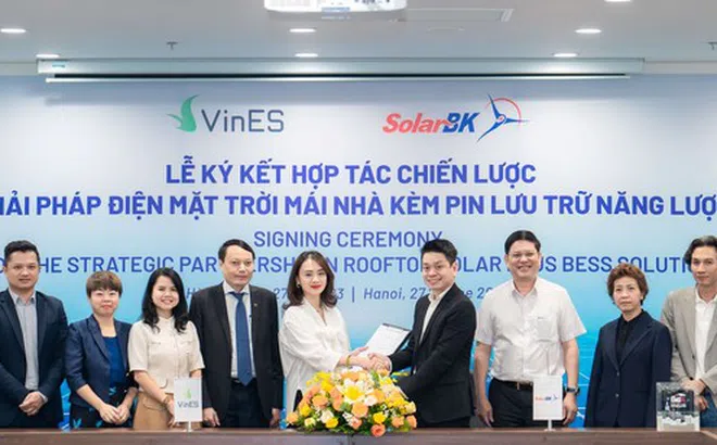 VinES và SolarBK hợp tác thúc đẩy sử dụng điện mặt trời mái nhà kèm pin lưu trữ năng lượng