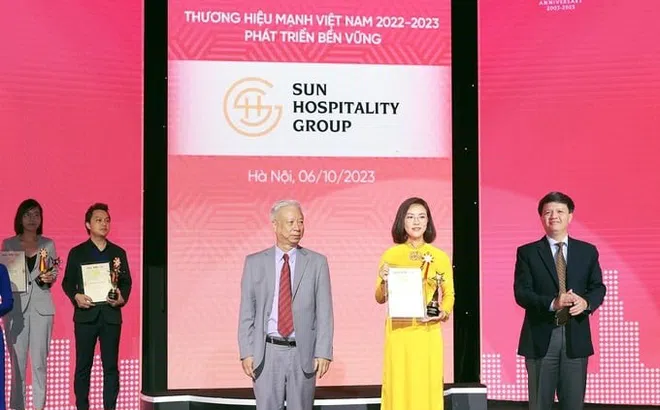 Sun Hospitality Group lần đầu tiên đạt cúp giải thưởng Thương hiệu mạnh - Phát triển bền vững 2023