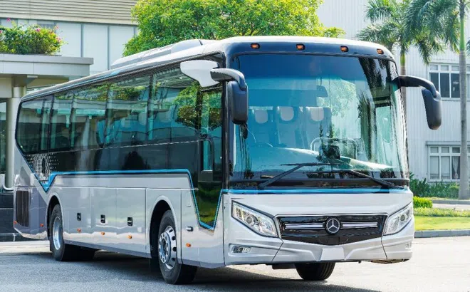 Thaco Auto xuất khẩu xe bus cao cấp Mercedes-Benz sang Thái Lan