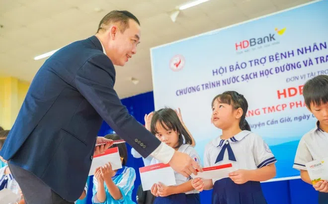 HDBank tặng 2.000 căn nhà tình thương trong 5 tháng đầu năm