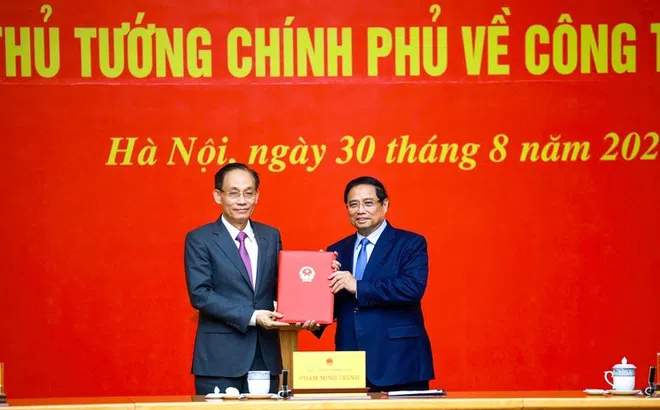 Thủ tướng Phạm Minh Chính trao quyết định giao quyền Bộ trưởng Bộ Ngoại giao