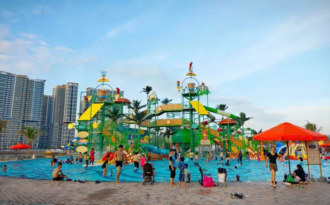 Vinhomes Grand Park đông kín fan chờ đón siêu nhạc hội 8WONDER Winter